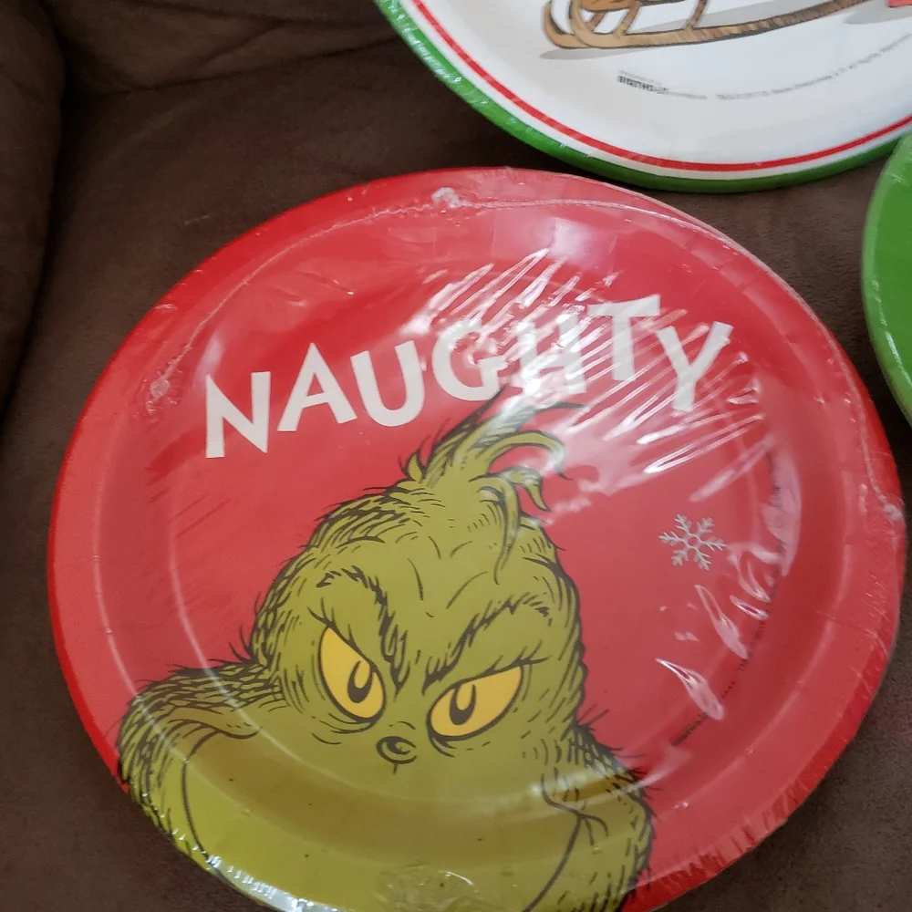 The Grinch party plates
